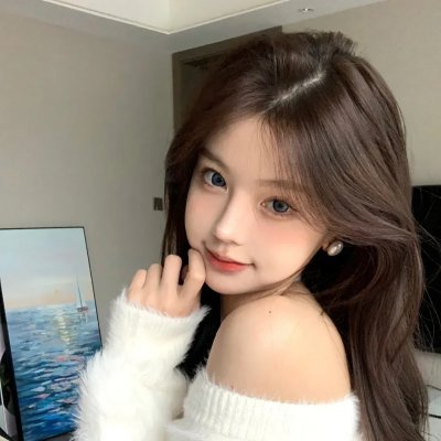 情薄似流云，红颜洽春风